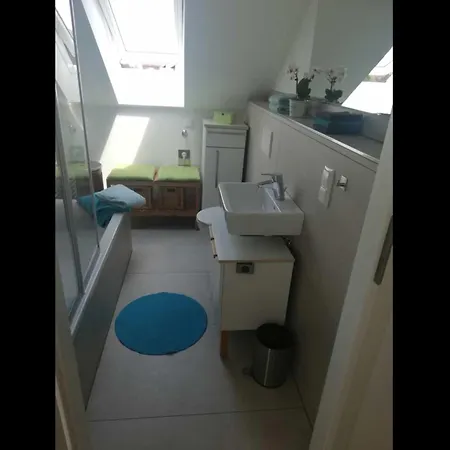 Neu Modernes Lara